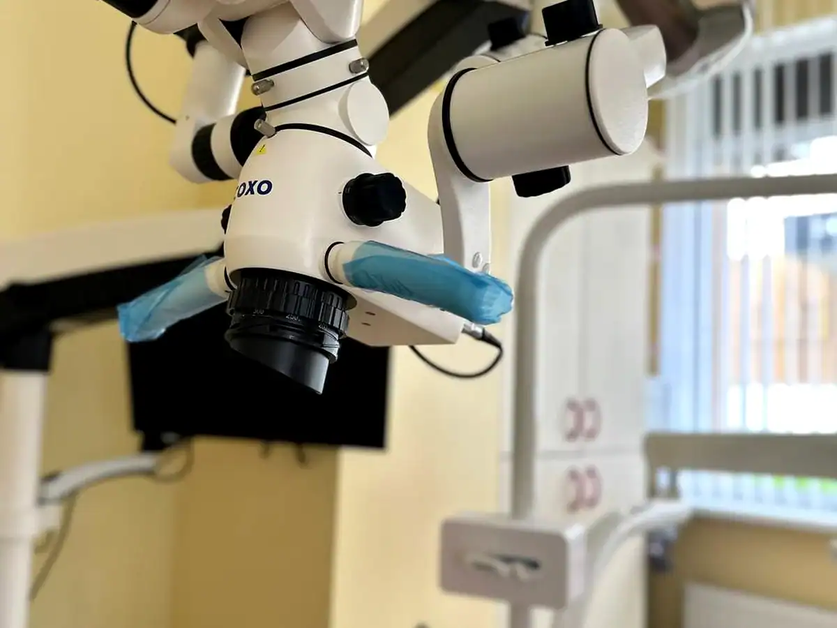 Стоматологічний мікроскоп у кабінеті VA Clinic у Хмельницькому