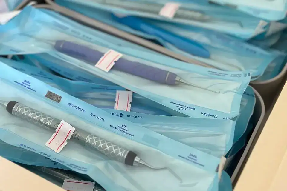 Підготовлені стерильні інструменти у стоматології VA Clinic у Хмельницькому