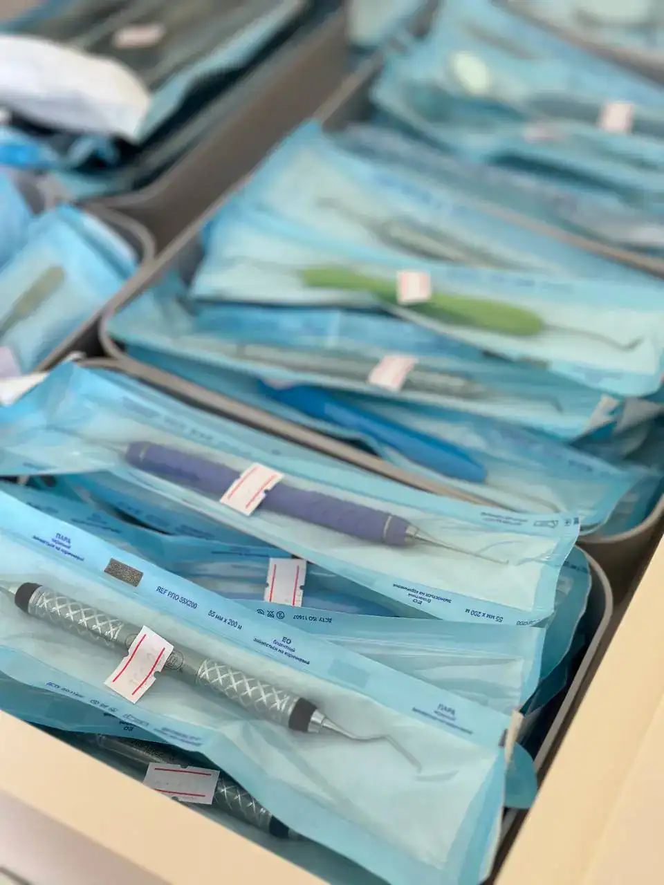 Підготовлені стерильні інструменти у стоматології VA Clinic у Хмельницькому