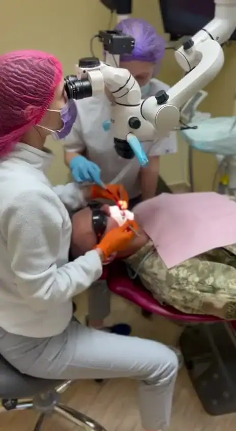 Лікування кореневих каналів під мікроскопом у VA Clinic Хмельницький