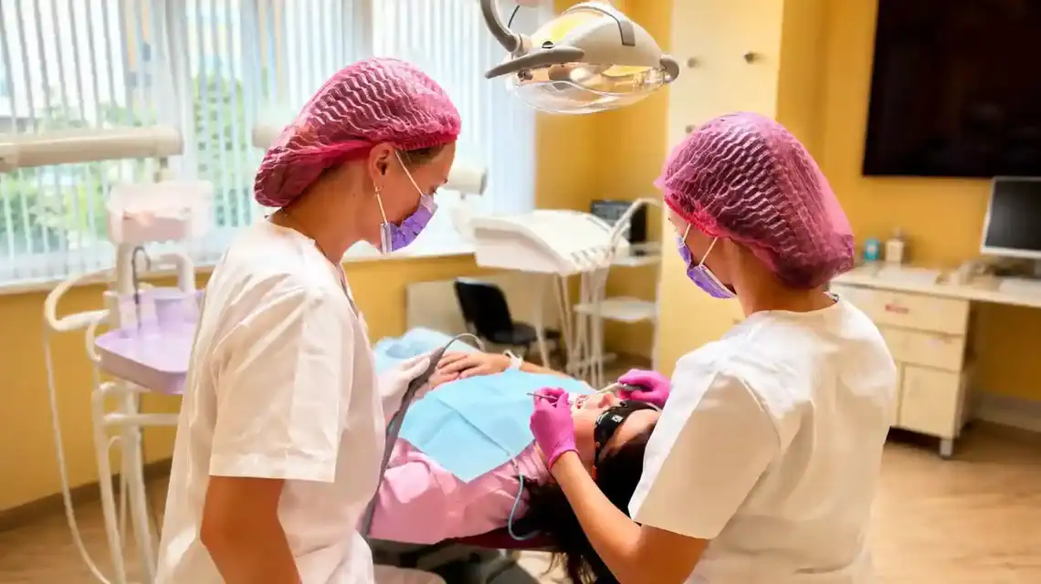 Лікування зубів у VA Clinic Хмельницький