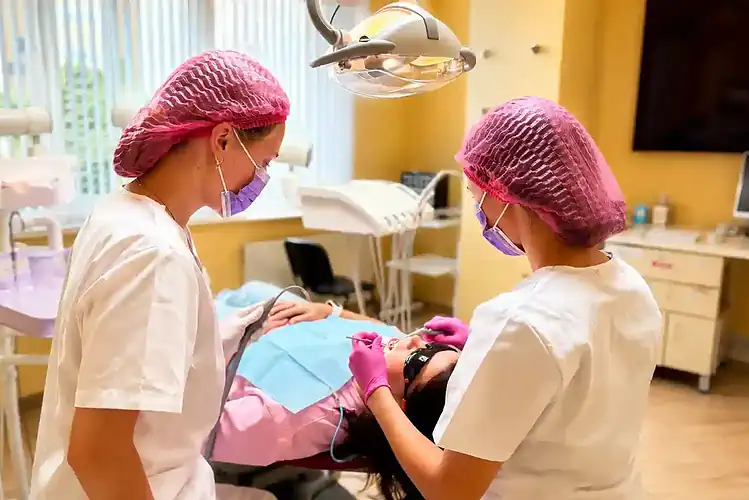 Лікування зубів у VA Clinic Хмельницький